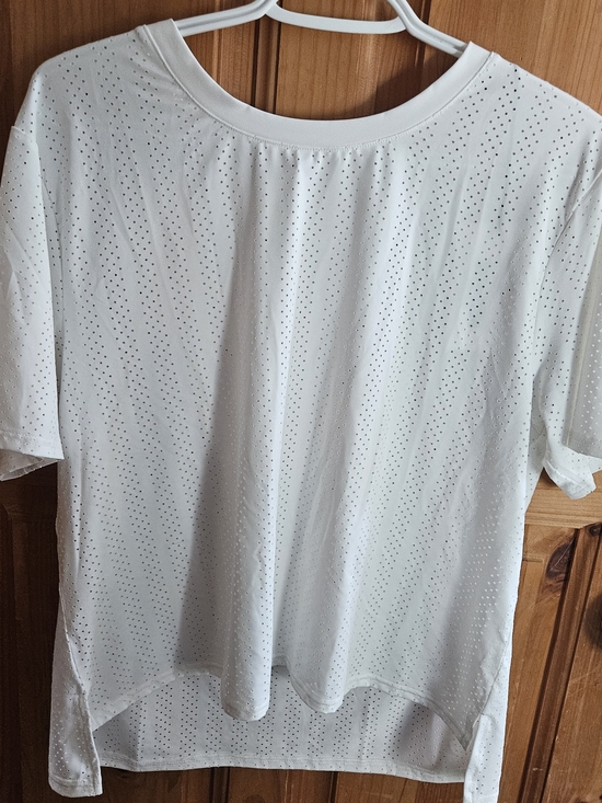 ZYIA Tops - ZYIA White Vertical Chill T RC